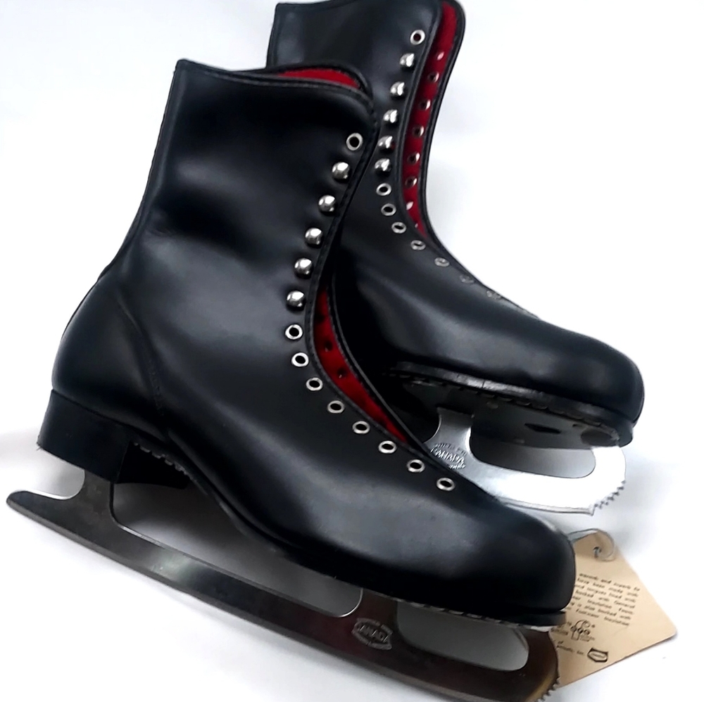 Vintage NWT size 11 black flannel lined ice skates